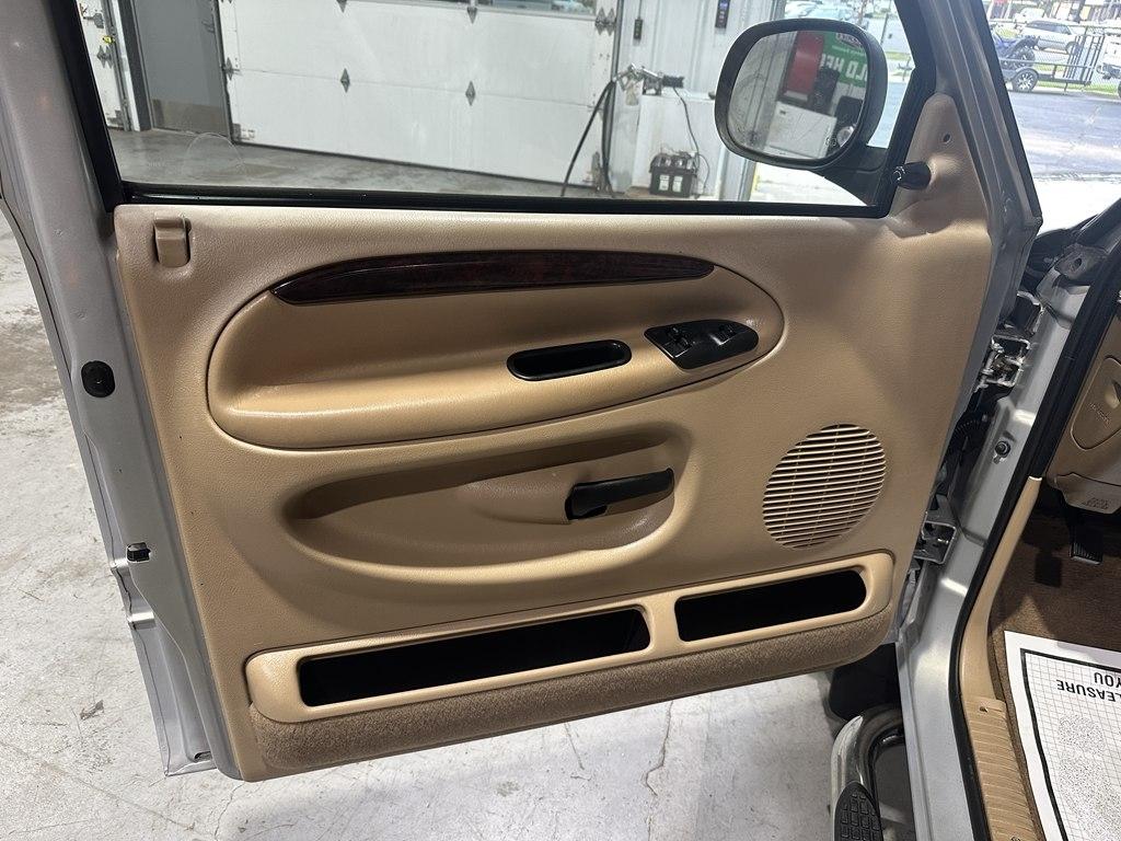 Dodge Ram 3500 Laramie Quad Cab 4WD DRW 2000