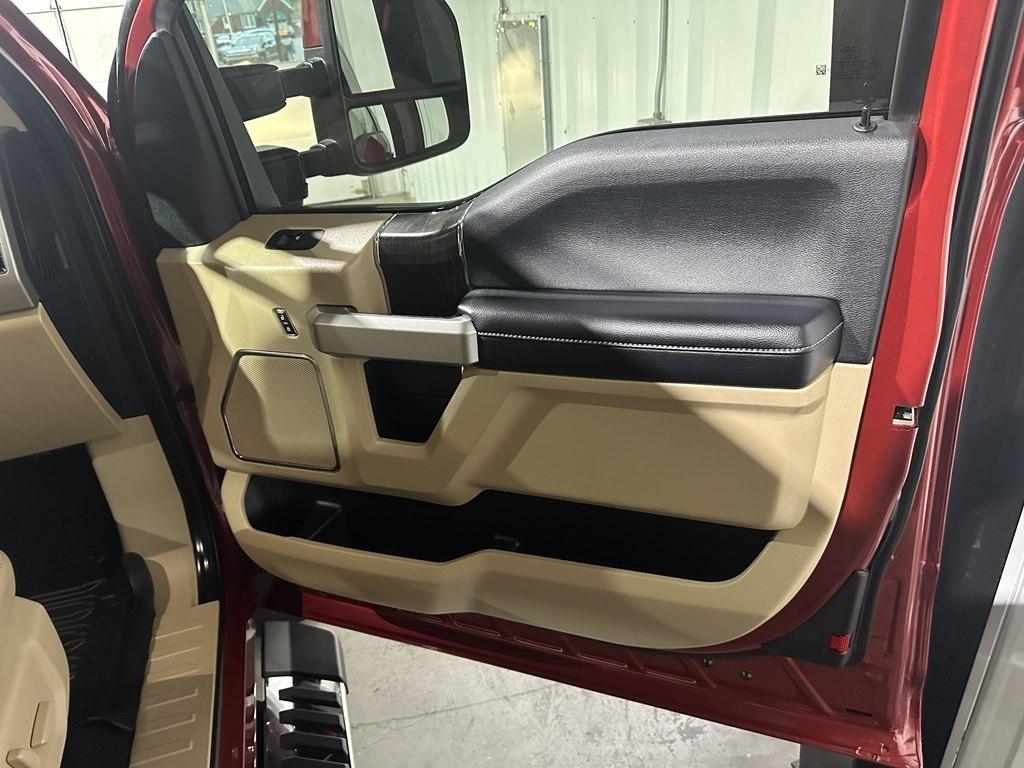 Ford Super Duty F-250 SRW Lariat 4WD SuperCab 8' Box 2021