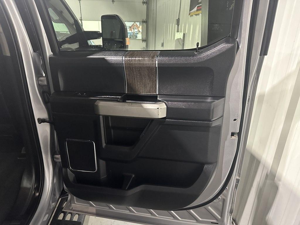 Ford Super Duty F-250 SRW Lariat 4WD Crew Cab 6.75' Box 2021