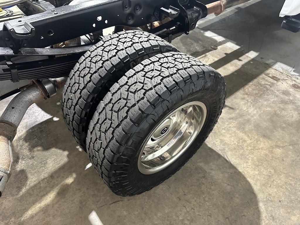 Ford Super Duty F-350 DRW 4WD Crew Cab 176" WB 60" CA XL 2014