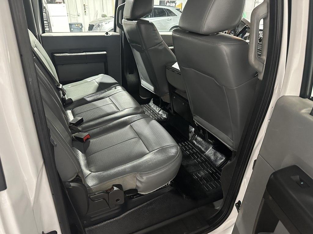 Ford Super Duty F-350 DRW 4WD Crew Cab 176" WB 60" CA XL 2014