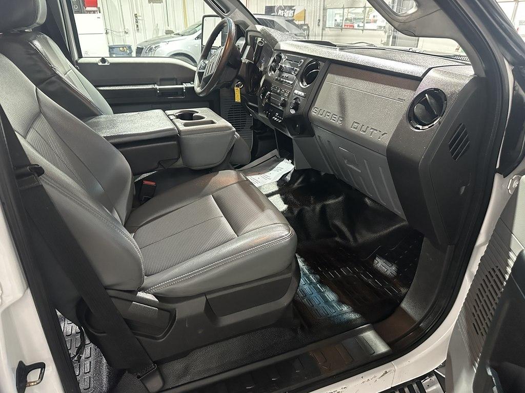 Ford Super Duty F-350 DRW 4WD Crew Cab 176" WB 60" CA XL 2014