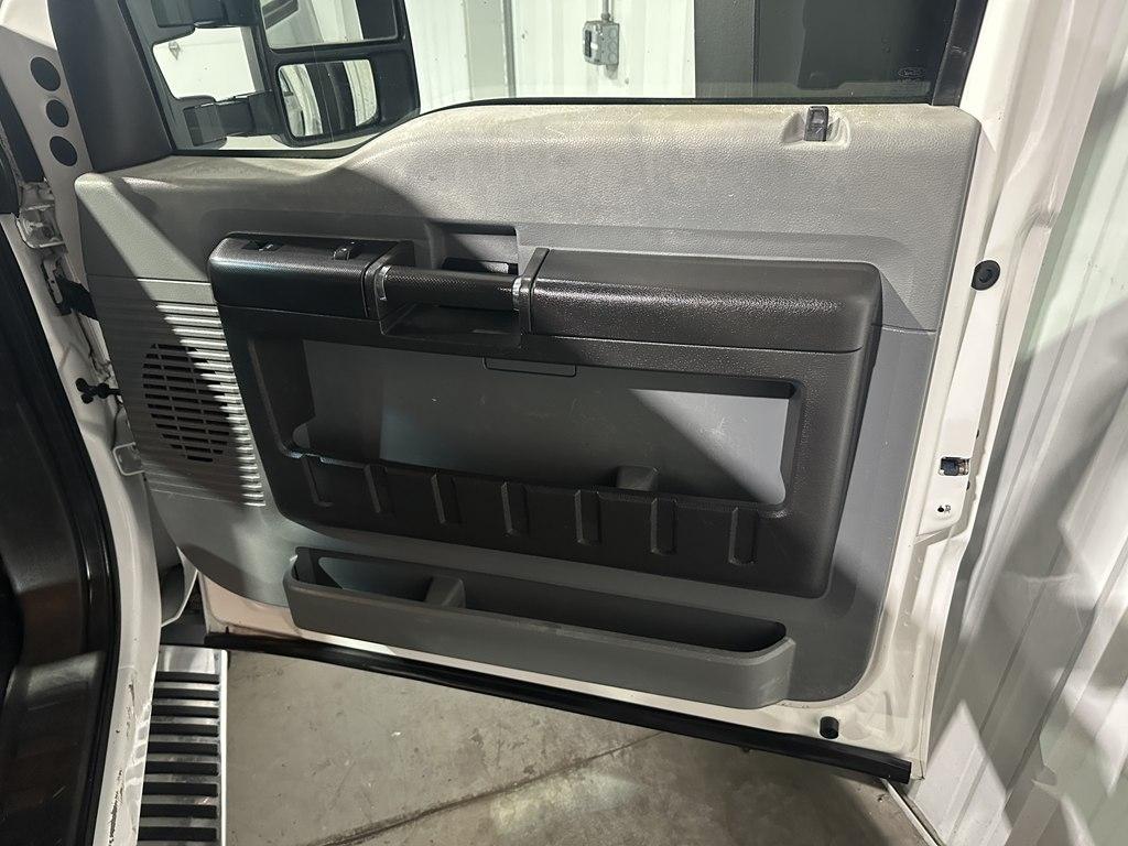Ford Super Duty F-350 DRW 4WD Crew Cab 176" WB 60" CA XL 2014