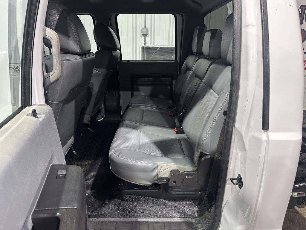 Ford Super Duty F-350 DRW 4WD Crew Cab 176" WB 60" CA XL 2014