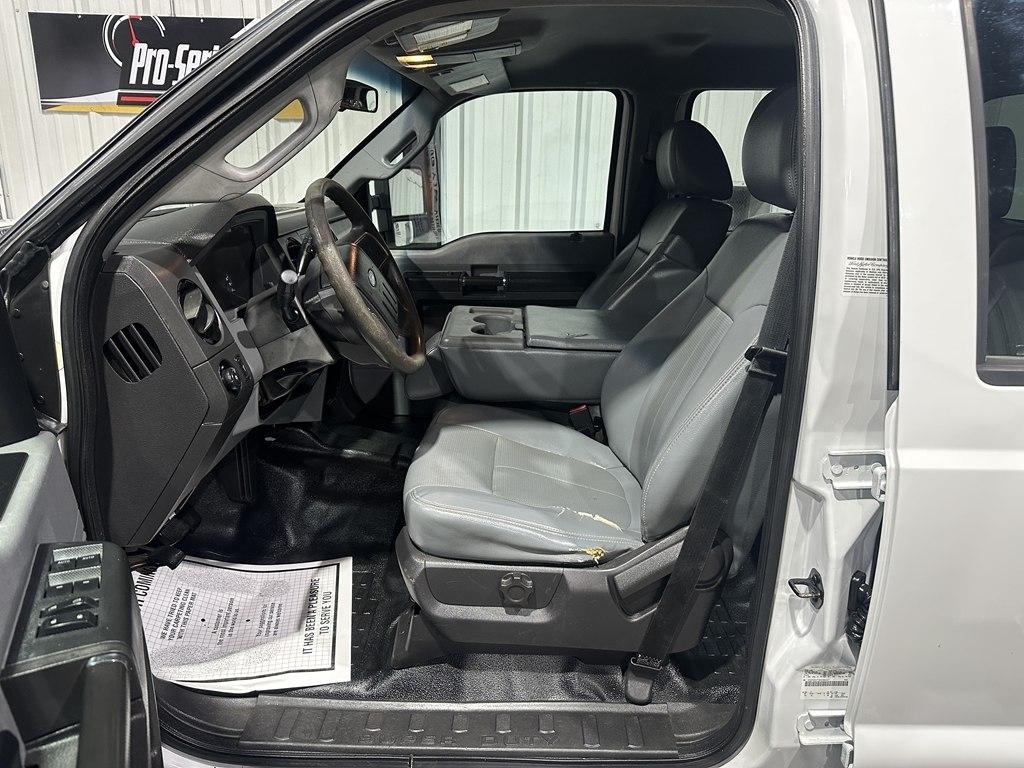 Ford Super Duty F-350 DRW 4WD Crew Cab 176" WB 60" CA XL 2014