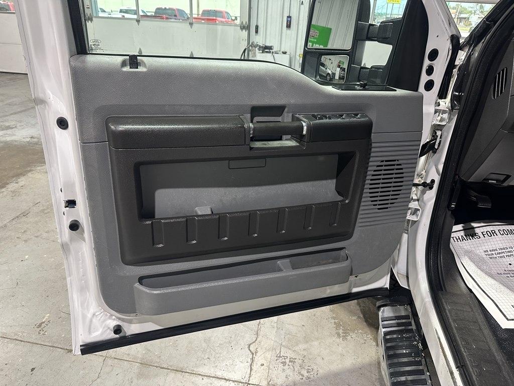 Ford Super Duty F-350 DRW 4WD Crew Cab 176" WB 60" CA XL 2014