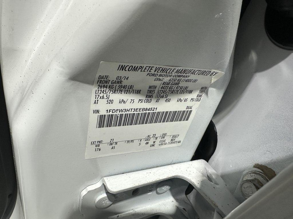Ford Super Duty F-350 DRW 4WD Crew Cab 176" WB 60" CA XL 2014