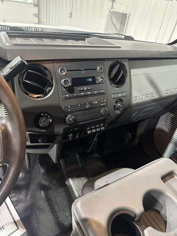 Ford Super Duty F-350 DRW 4WD Crew Cab 176" WB 60" CA XL 2014