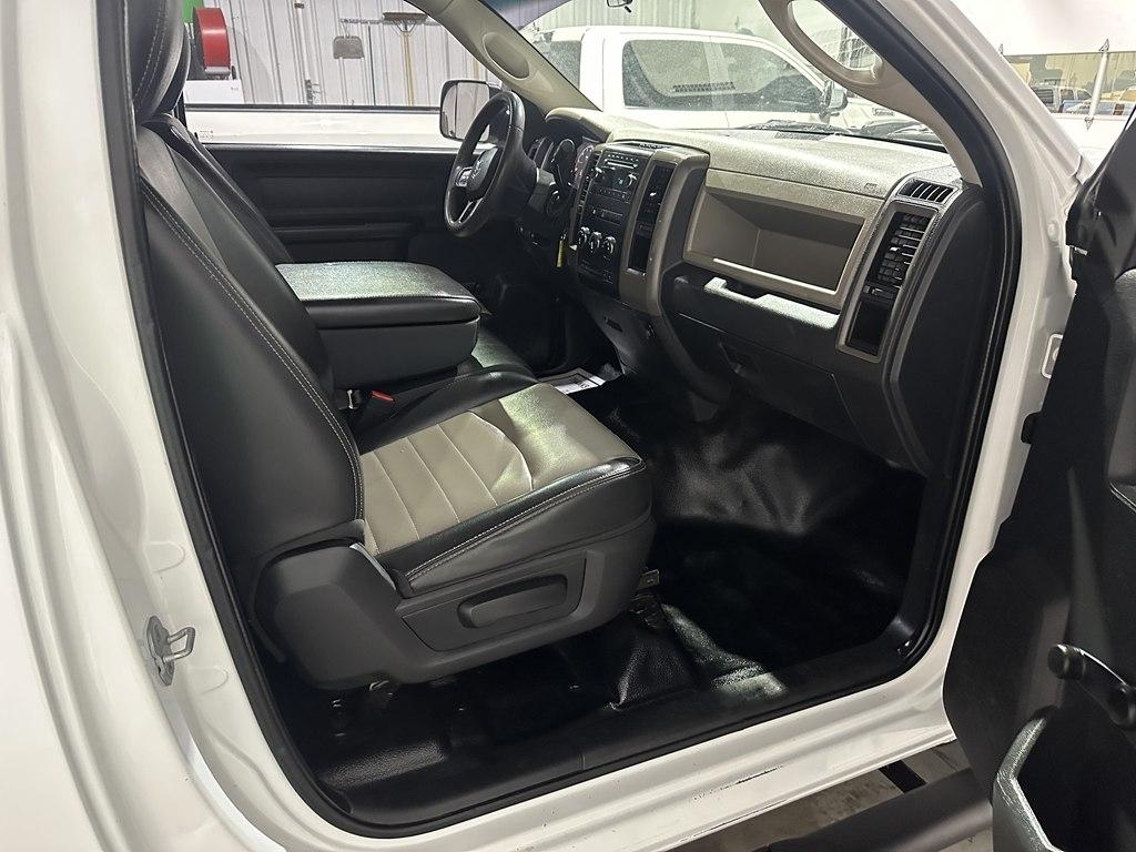 Dodge 3500 2WD Reg Cab 143" WB 60" CA ST 2012