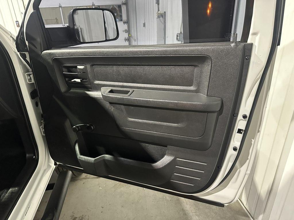 Dodge 3500 2WD Reg Cab 143" WB 60" CA ST 2012