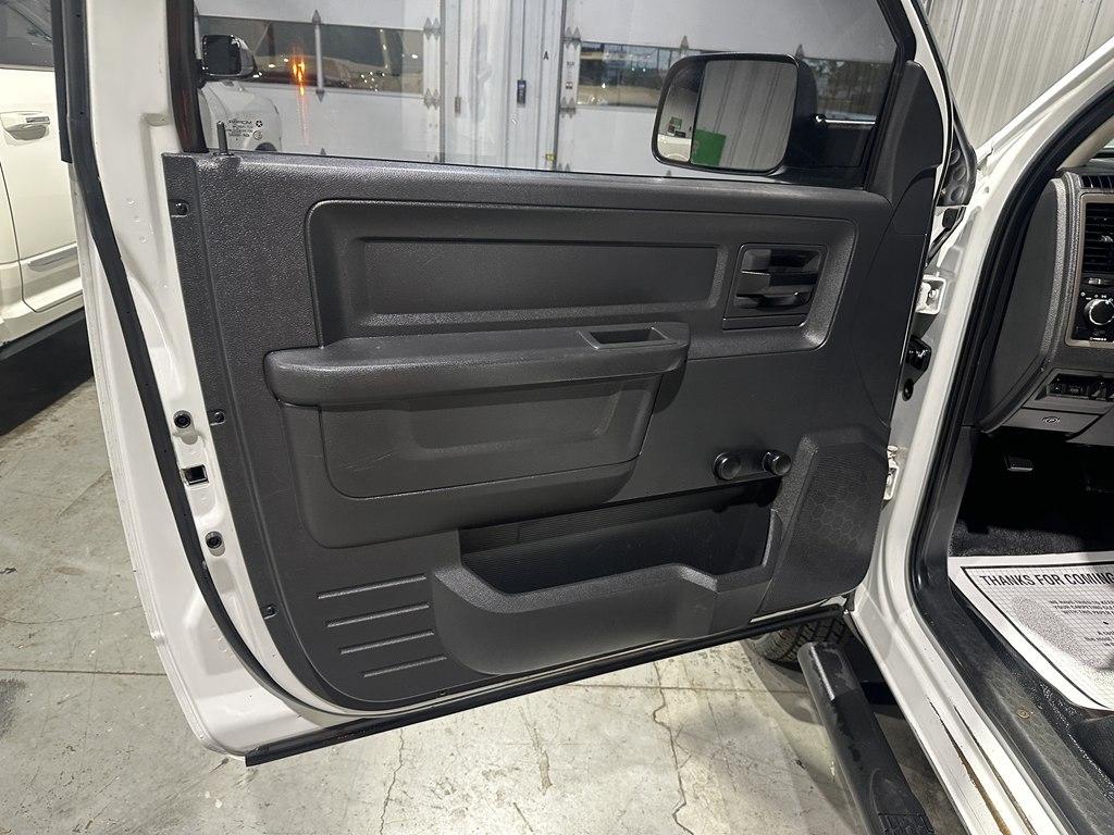 Dodge 3500 2WD Reg Cab 143" WB 60" CA ST 2012