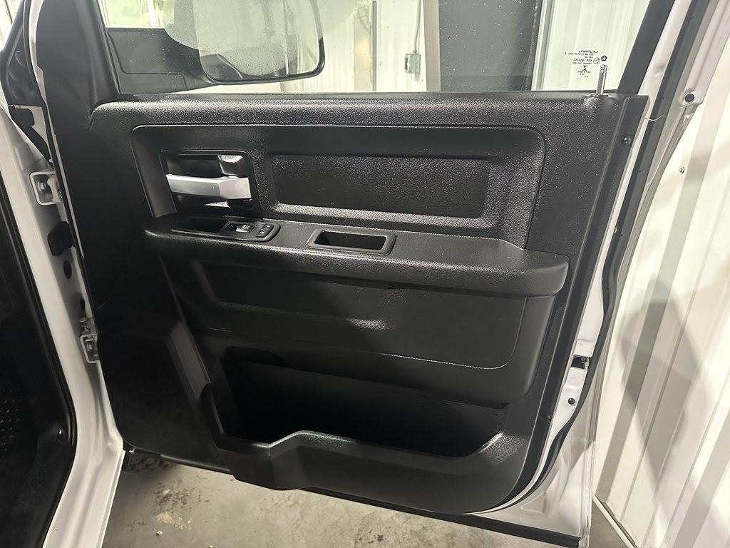 RAM 3500 Chassis Cab Tradesman 4WD Crew Cab 60" CA 172.4" WB 2019