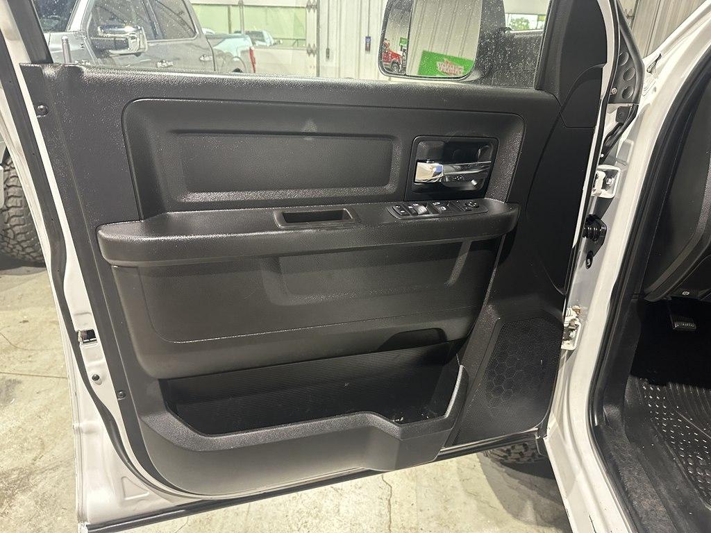 RAM 3500 Chassis Cab Tradesman 4WD Crew Cab 60" CA 172.4" WB 2019