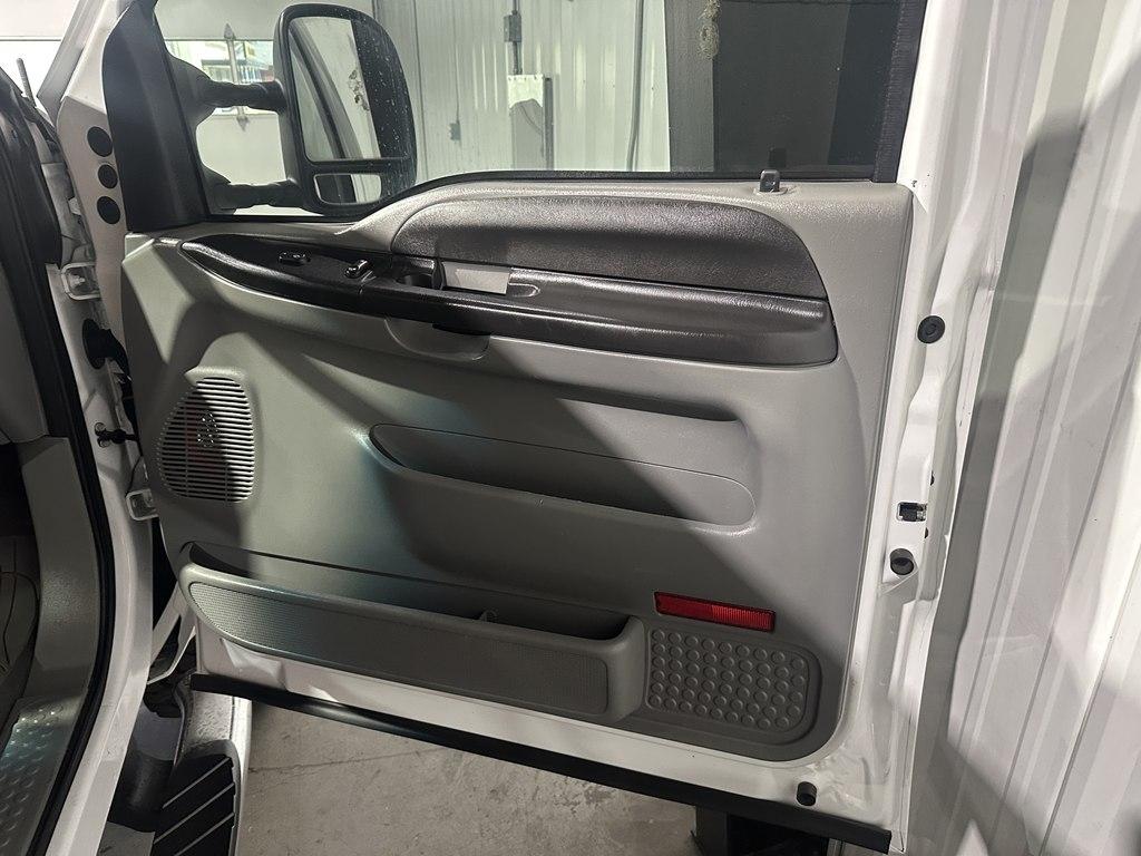 Ford Super Duty F-250 Crew Cab 156" XLT 4WD 2006