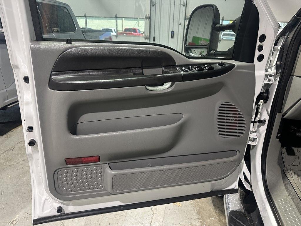 Ford Super Duty F-250 Crew Cab 156" XLT 4WD 2006