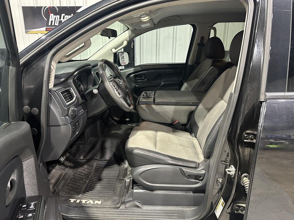 Nissan Titan XD 4x4 Diesel Crew Cab S 2017