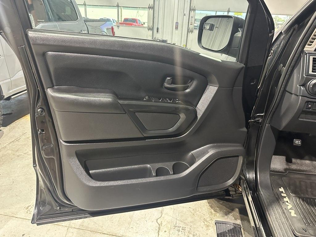 Nissan Titan XD 4x4 Diesel Crew Cab S 2017