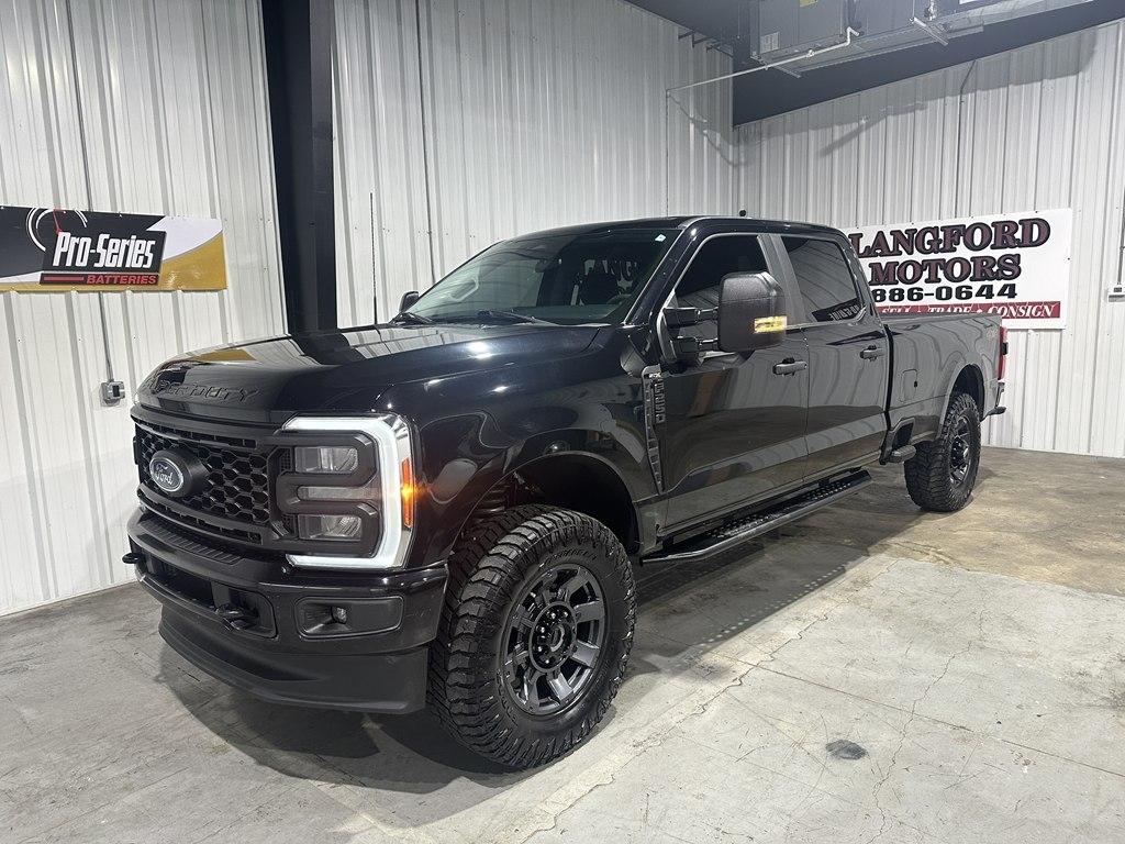 2023 Ford Super Duty F-250 SRW XL 4WD Crew Cab 8' Box