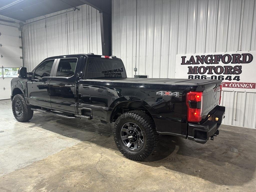 Ford Super Duty F-250 SRW XL 4WD Crew Cab 8' Box 2023