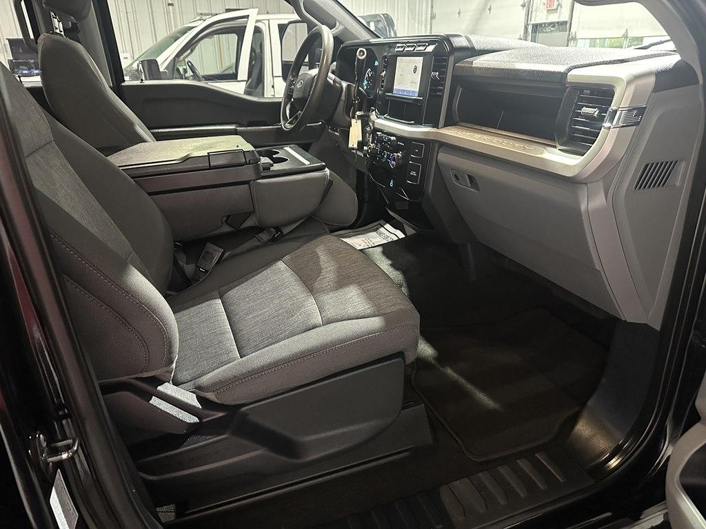 Ford Super Duty F-250 SRW XL 4WD Crew Cab 8' Box 2023