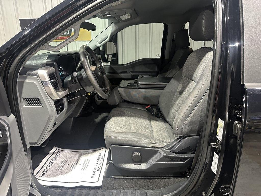 Ford Super Duty F-250 SRW XL 4WD Crew Cab 8' Box 2023