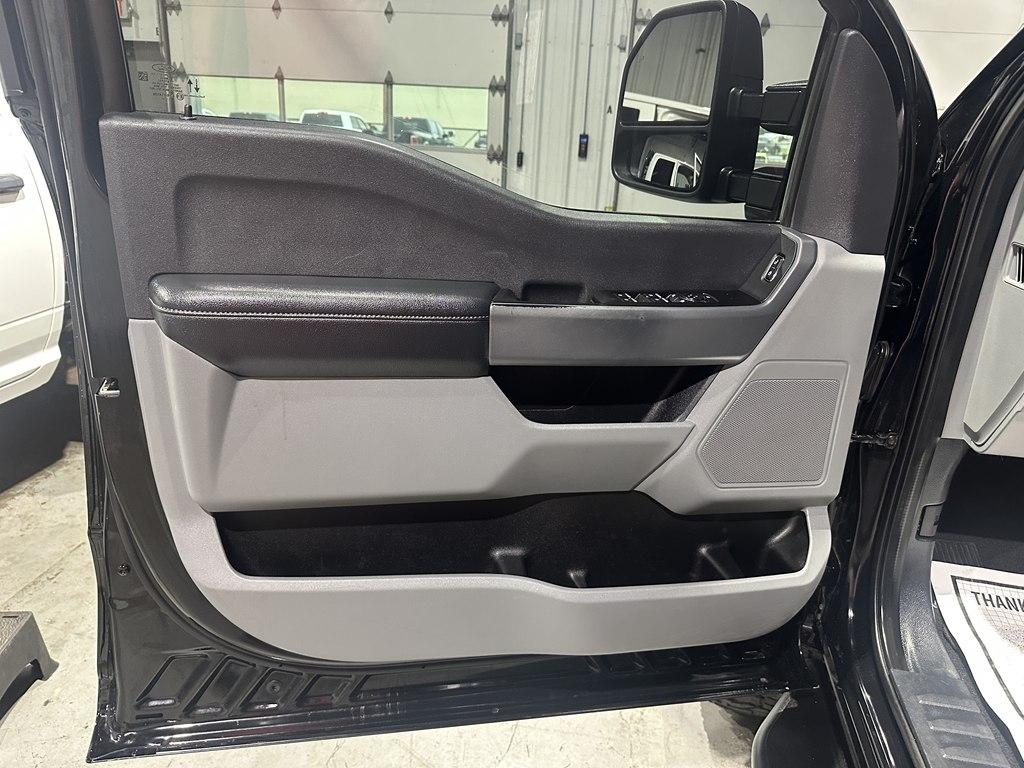 Ford Super Duty F-250 SRW XL 4WD Crew Cab 8' Box 2023