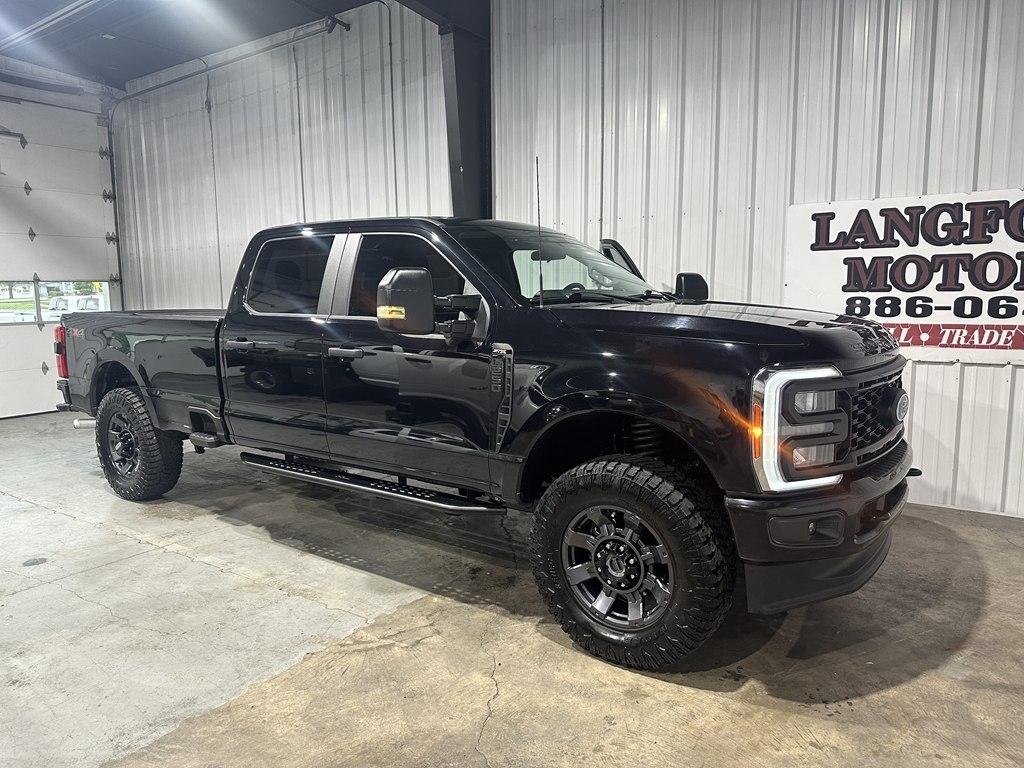 Ford Super Duty F-250 SRW XL 4WD Crew Cab 8' Box 2023