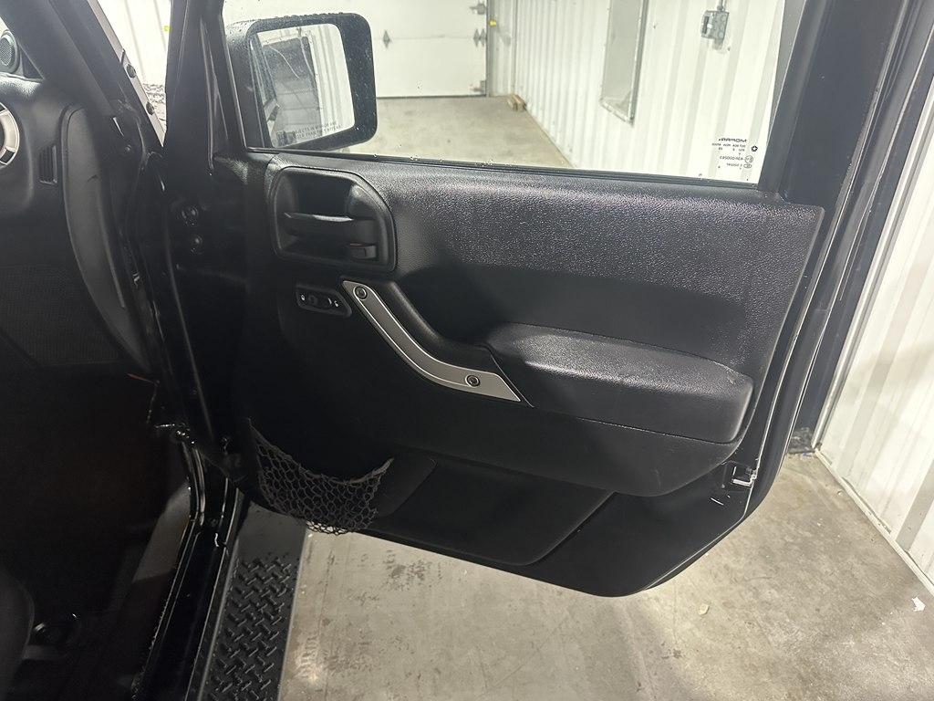 Jeep Wrangler Unlimited 4WD 4dr Sahara 2013