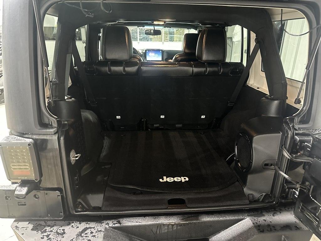 Jeep Wrangler Unlimited 4WD 4dr Sahara 2013
