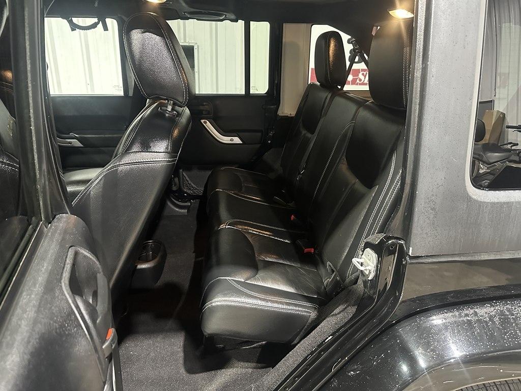 Jeep Wrangler Unlimited 4WD 4dr Sahara 2013