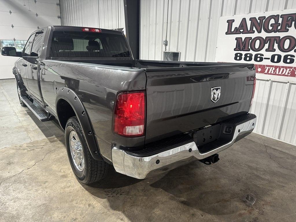 RAM 2500 Tradesman 4x2 Crew Cab 8' Box 2017