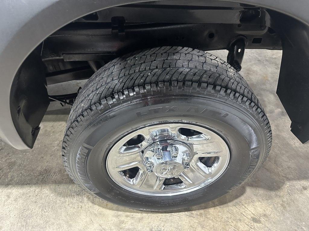 RAM 2500 Tradesman 4x2 Crew Cab 8' Box 2017