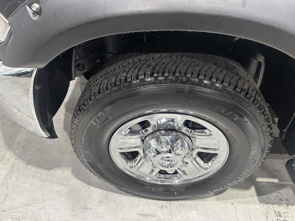 RAM 2500 Tradesman 4x2 Crew Cab 8' Box 2017