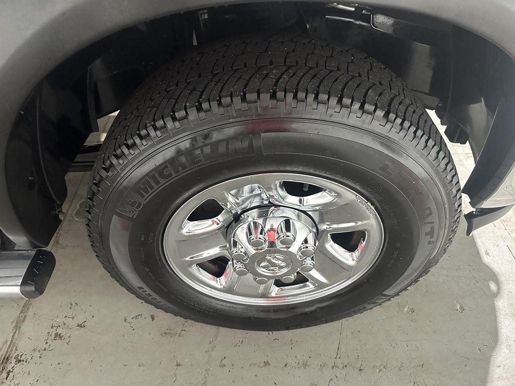 RAM 2500 Tradesman 4x2 Crew Cab 8' Box 2017
