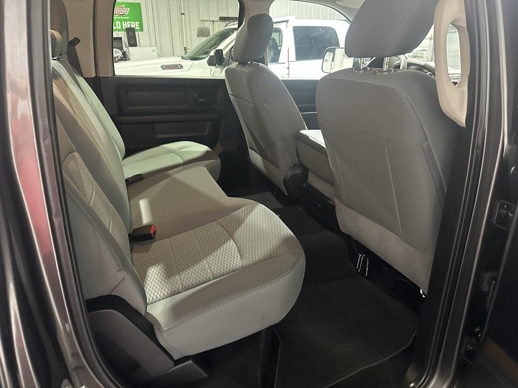 RAM 2500 Tradesman 4x2 Crew Cab 8' Box 2017