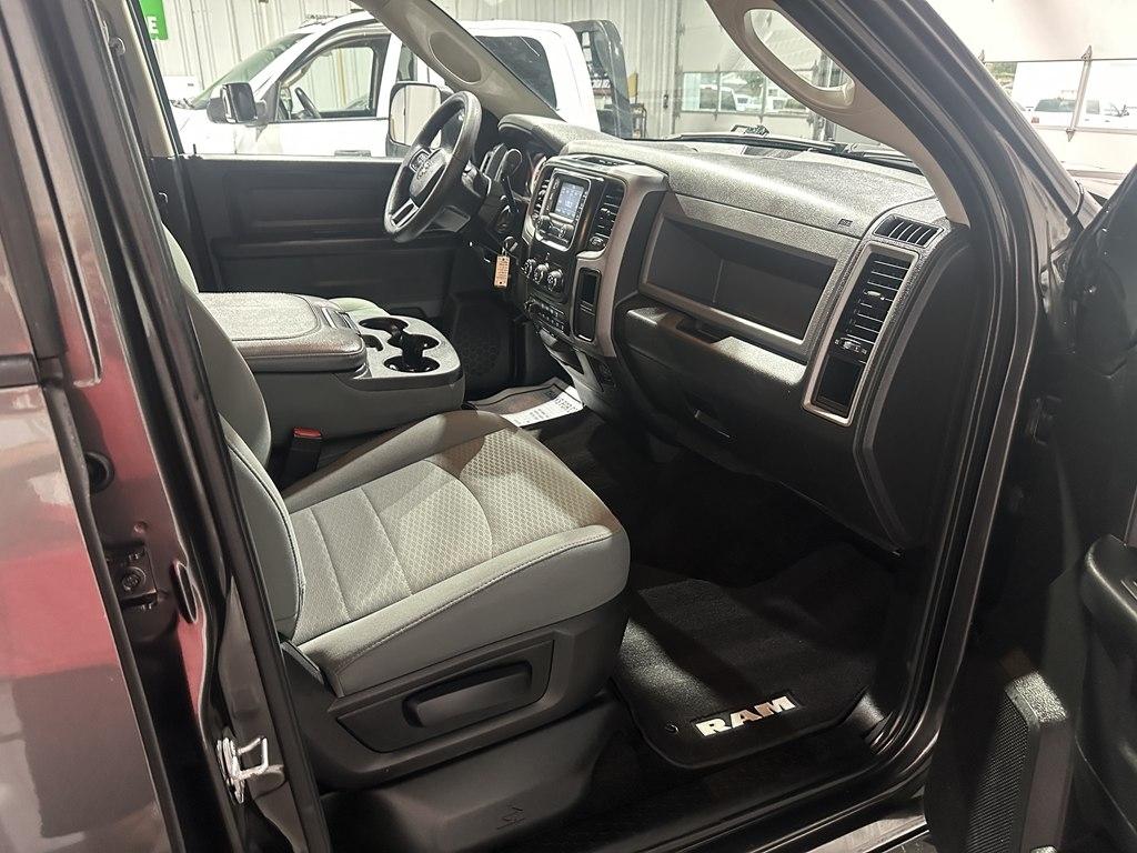 RAM 2500 Tradesman 4x2 Crew Cab 8' Box 2017