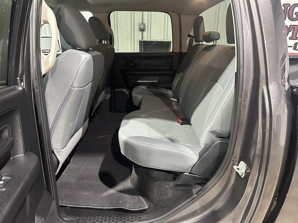 RAM 2500 Tradesman 4x2 Crew Cab 8' Box 2017
