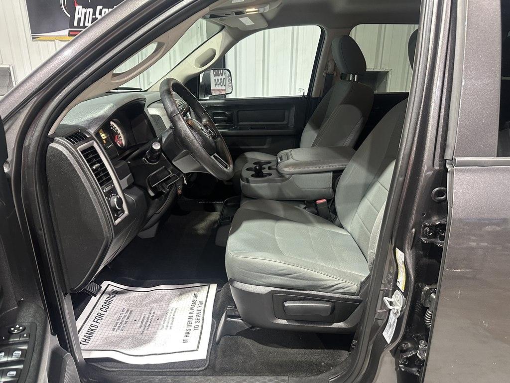 RAM 2500 Tradesman 4x2 Crew Cab 8' Box 2017