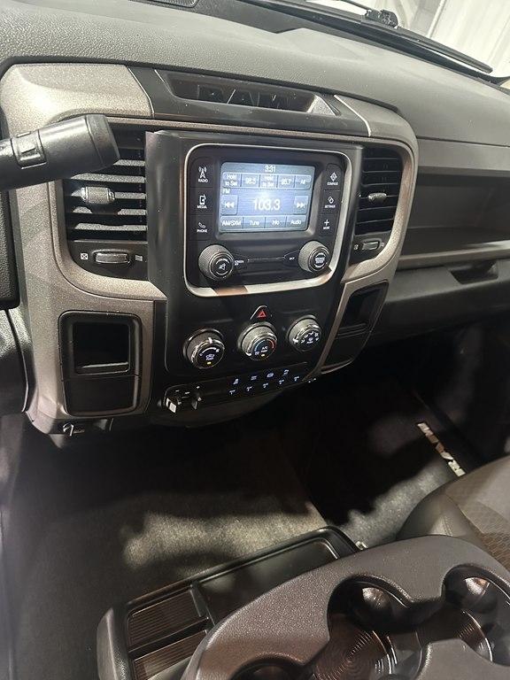 RAM 2500 Tradesman 4x2 Crew Cab 8' Box 2017