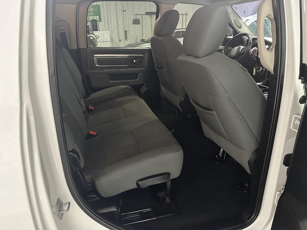 RAM 3500 4WD Mega Cab 160.5" Big Horn 2014