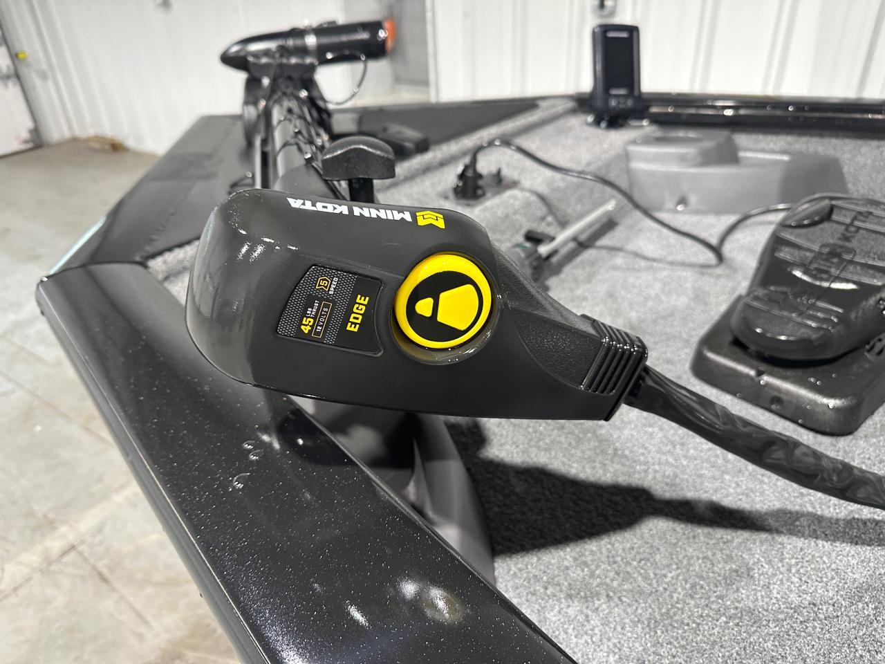 Tracker Pro Team 175  2024