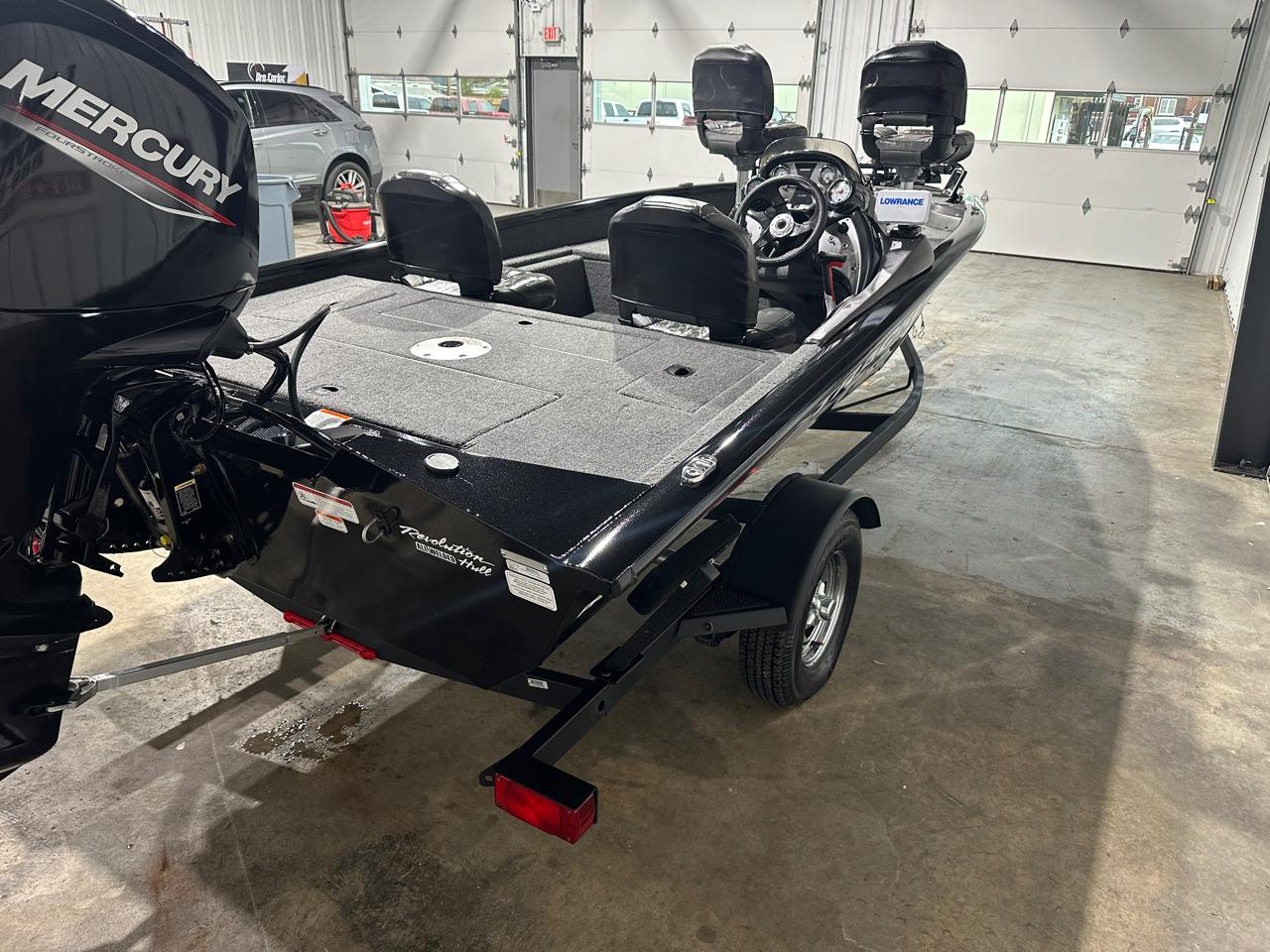 Tracker Pro Team 175  2024