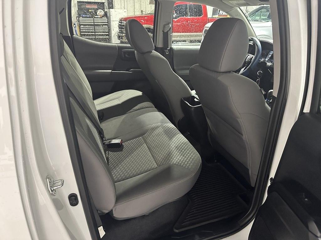 Toyota Tacoma 2WD SR Double Cab 5' Bed I4 AT (Natl) 2022