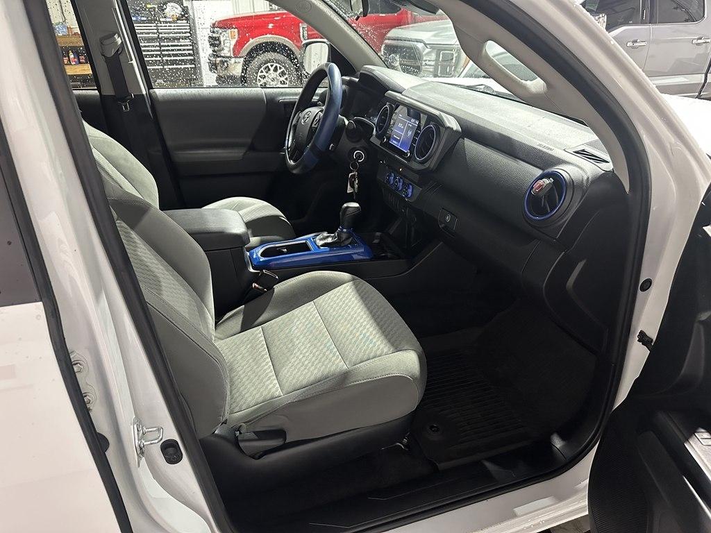 Toyota Tacoma 2WD SR Double Cab 5' Bed I4 AT (Natl) 2022