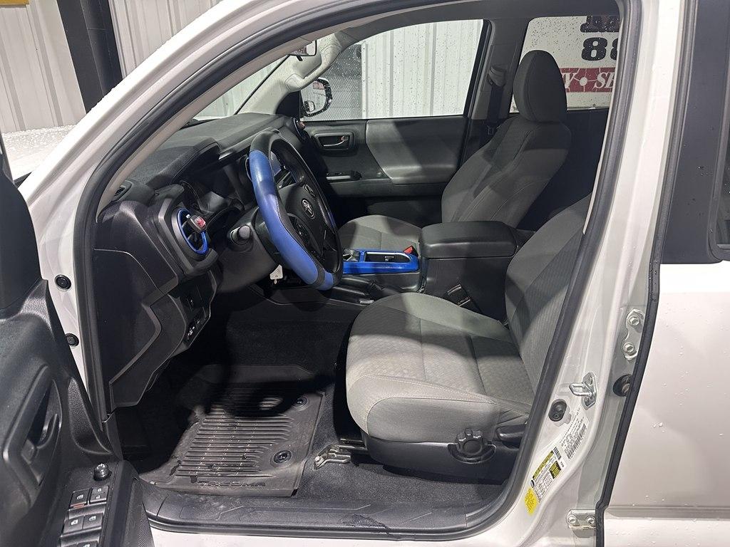 Toyota Tacoma 2WD SR Double Cab 5' Bed I4 AT (Natl) 2022
