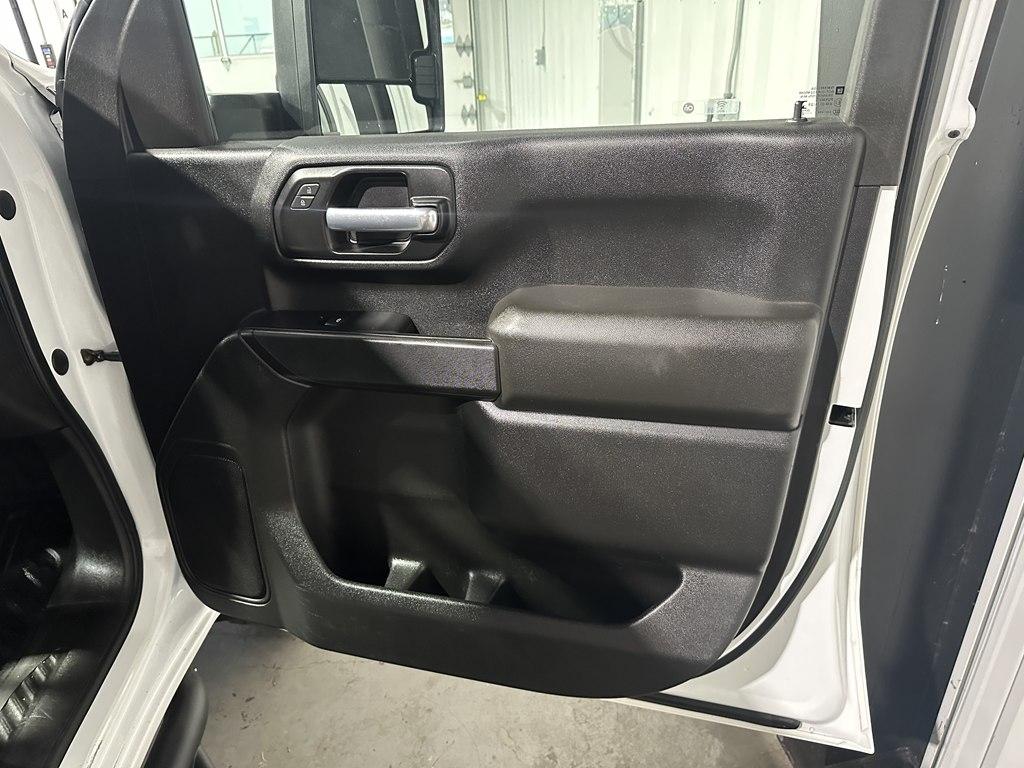 GMC Sierra 3500HD CC 4WD Crew Cab 177" WB, 60" CA 2021
