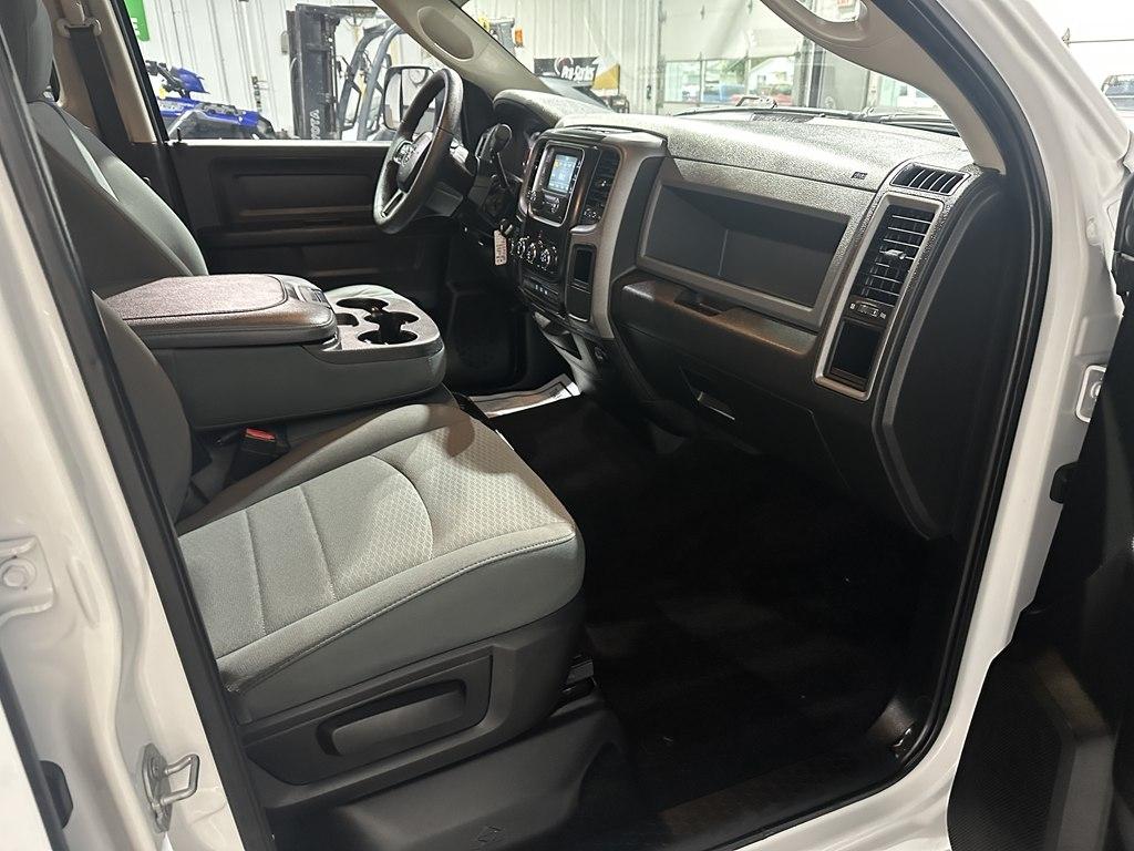 RAM 2500 Tradesman 4x4 Crew Cab 6'4" Box 2018