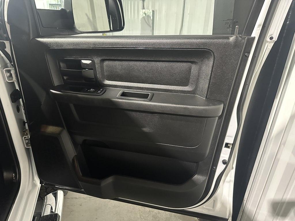 RAM 2500 Tradesman 4x4 Crew Cab 6'4" Box 2018