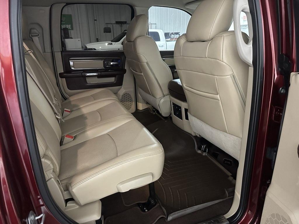 RAM 3500 4WD Mega Cab 160.5" Laramie 2016