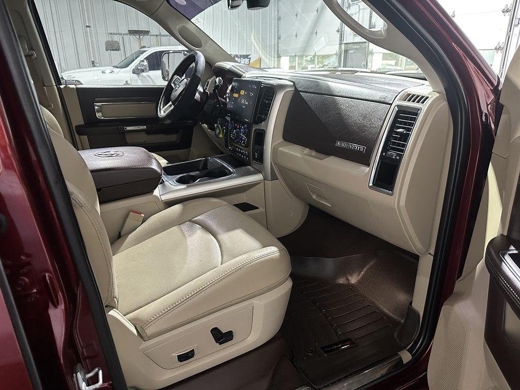 RAM 3500 4WD Mega Cab 160.5" Laramie 2016